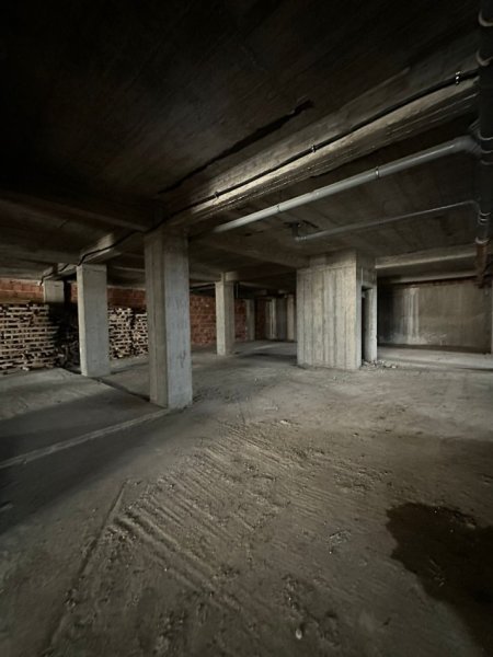Tirane, shitet garazh Kati -1, 603 m² 230.000 € (Mezez)