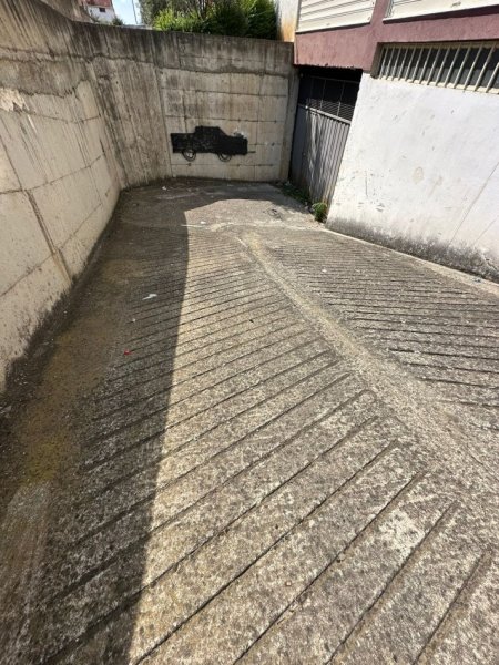Tirane, shitet garazh Kati -1, 603 m² 230.000 € (Mezez)