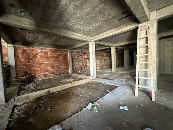 Tirane, shitet garazh Kati -1, 603 m² 230.000 € (Mezez)