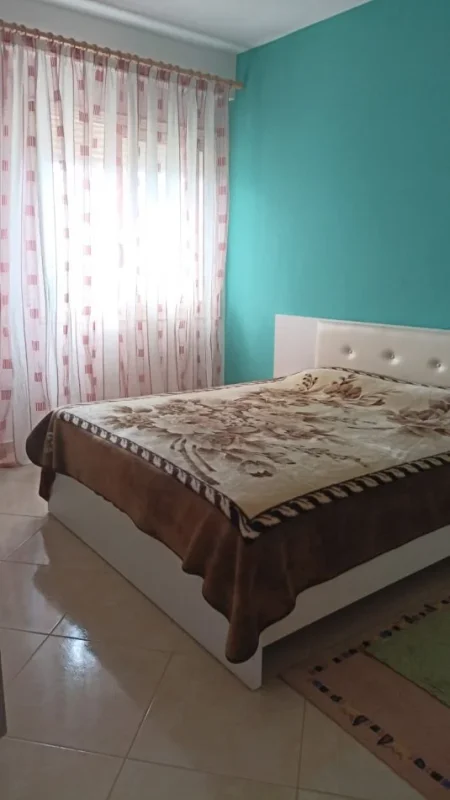 Vlore, jepet me qera apartament 2+1+Ballkon Kati 4, 76 m² 400 € (LUNGOMARE)