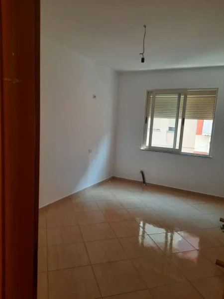 Tirane, jepet me qera apartament 1+1 Kati 5, 88 m² 270 € (Astir)