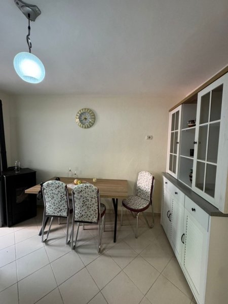Tirane, jepet me qera apartament 1+1+Ballkon Kati 1, 65 m² 400 € (Myslym shyr , prane neranxit)