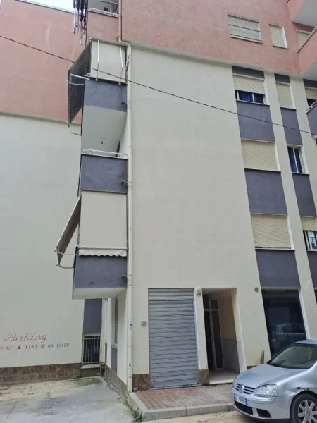 Tirane, shitet dyqan Kati 1, 17 m² (Rruga dajtit)