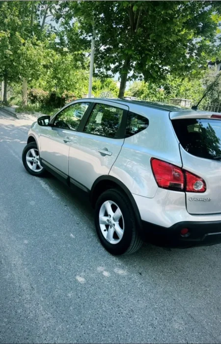 Tirane, shitet makine Nissan qashqai Nafte, gri metalizato automatik Klima 209.000 km