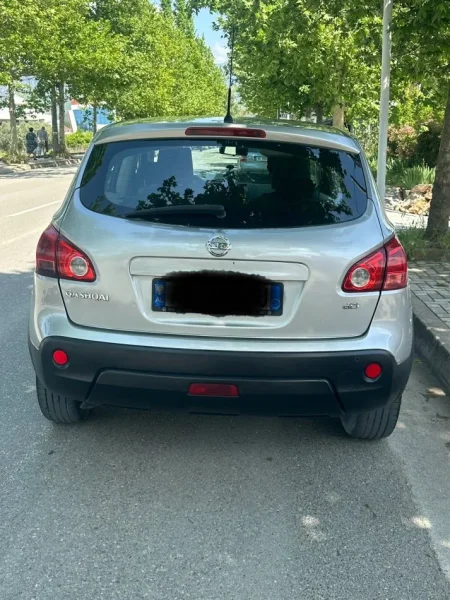 Tirane, shitet makine Nissan qashqai Nafte, gri metalizato automatik Klima 209.000 km