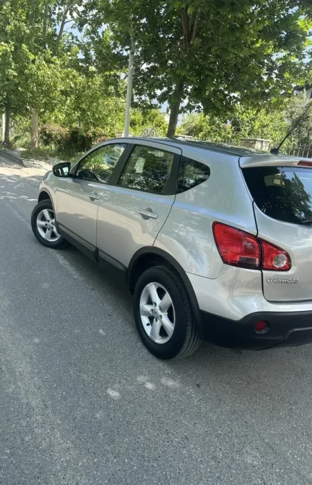 Tirane, shitet makine Nissan qashqai Nafte, gri metalizato automatik Klima 209.000 km