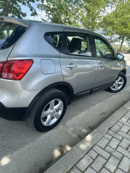 Tirane, shitet makine Nissan qashqai Nafte, gri metalizato automatik Klima 209.000 km