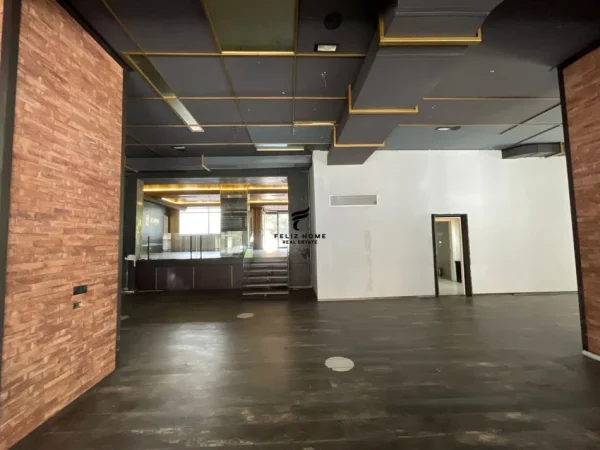 Tirane, jepet me qera dyqan Kati 0, 321 m² 5.000 € (21 DHJETORI)