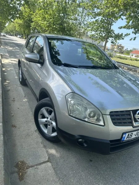 Tirane, shitet makine Nissan qashqai Nafte, gri metalizato automatik Klima 209.000 km