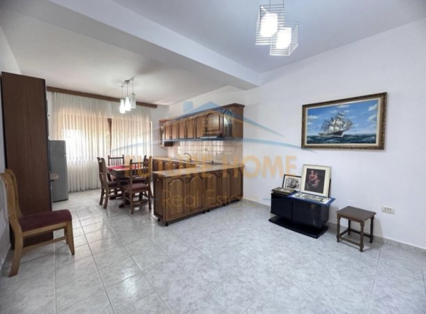 Tirane, jepet me qera apartament 3+1 Kati 1, 120 m² 500 € (Rruga e Kavajes)
