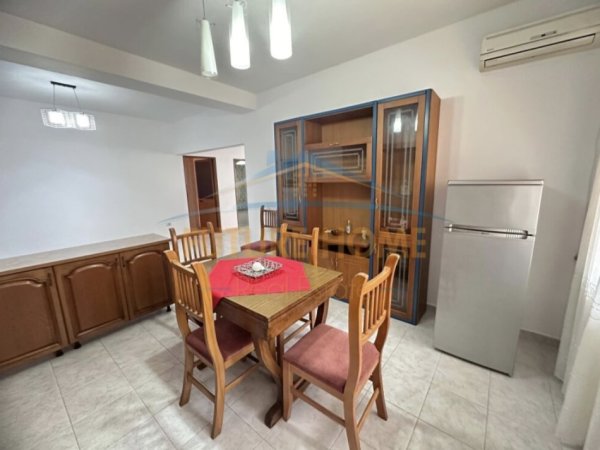 Tirane, jepet me qera apartament 3+1 Kati 1, 120 m² 500 € (Rruga e Kavajes)