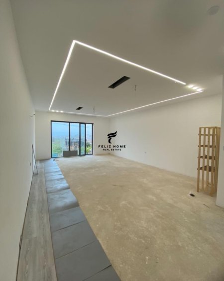 Tirane, jepet me qera zyre Kati 1, 60 m² 900 € (RRUGA E DIBRES)
