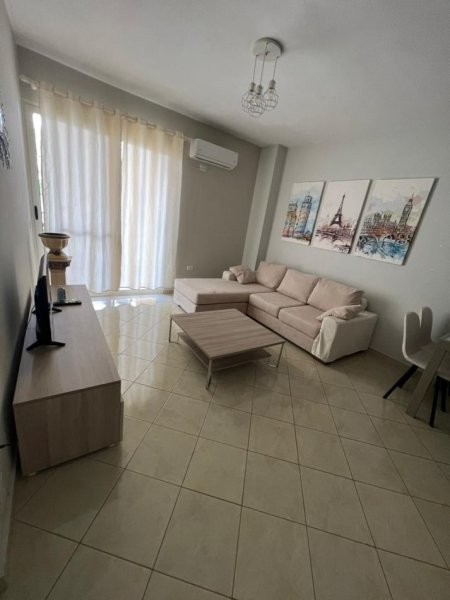 Tirane, jepet me qera apartament 2+1 Kati 4, 76 m² 330 € (fresku)