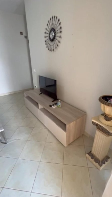 Tirane, jepet me qera apartament 2+1 Kati 4, 76 m² 330 € (fresku)