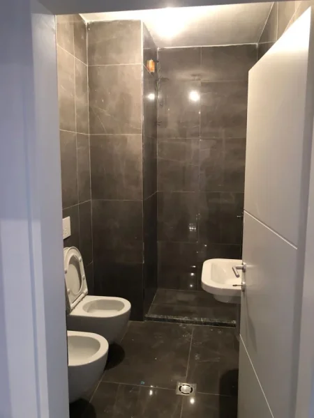 Tirane, shitet apartament 3+1 Kati 5, 202 m² 250.000 € (Fresk)