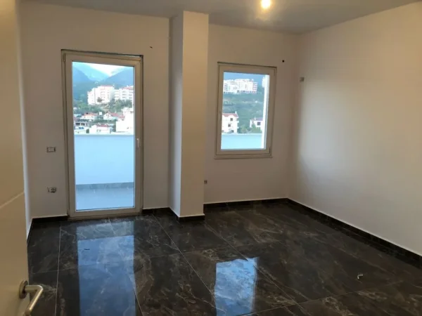 Tirane, shitet apartament 3+1 Kati 5, 202 m² 250.000 € (Fresk)