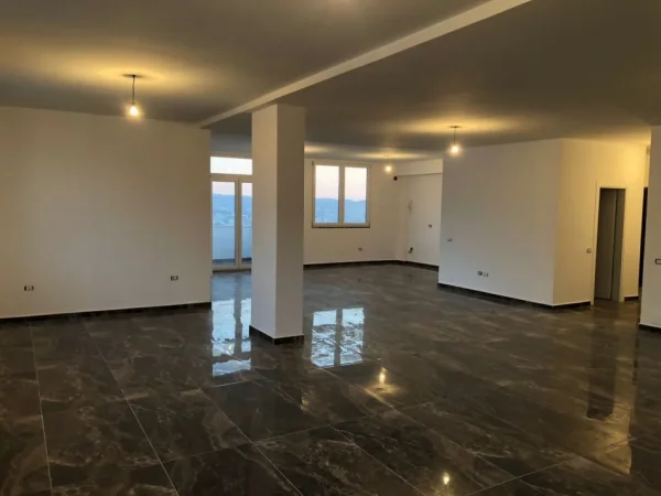Tirane, shitet apartament 3+1 Kati 5, 202 m² 250.000 € (Fresk)