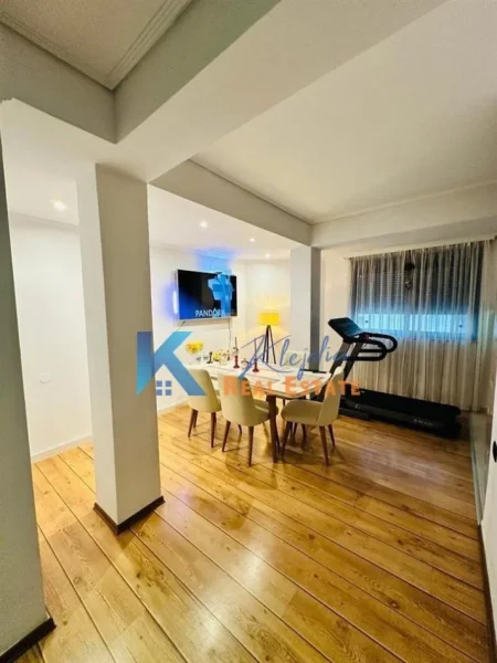 Tirane, jap me qera zyre Kati 4, 120 m² 800 € (Bllok)