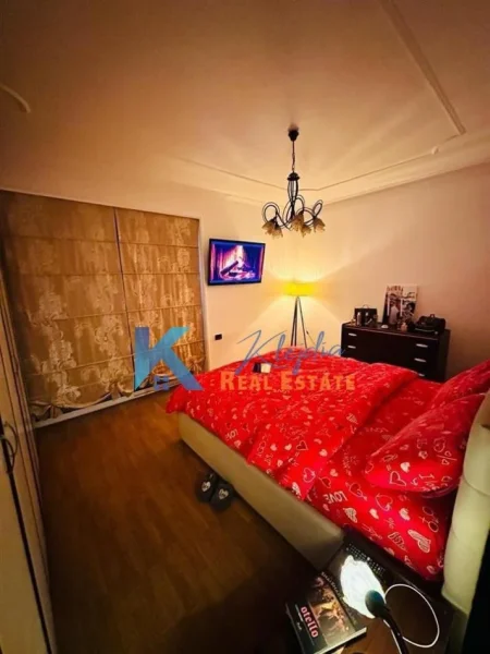 Tirane, jap me qera zyre Kati 4, 120 m² 800 € (Bllok)