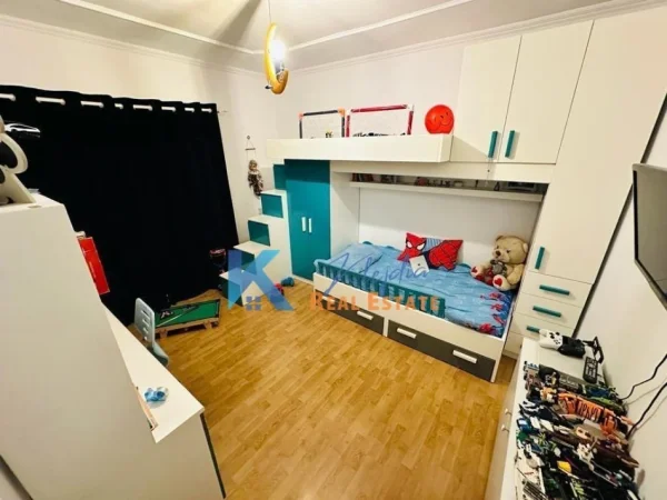 Tirane, jap me qera zyre Kati 4, 120 m² 800 € (Bllok)