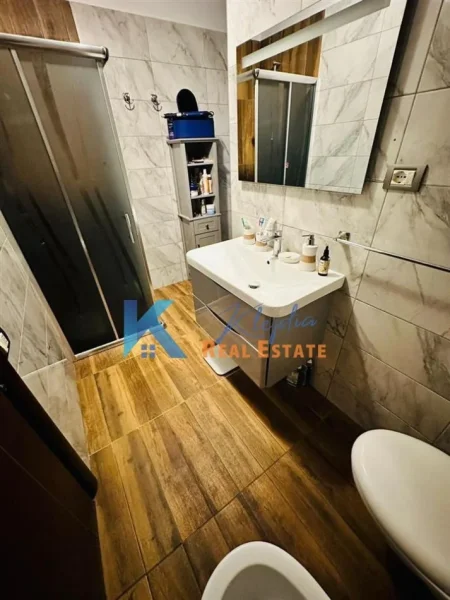 Tirane, jap me qera zyre Kati 4, 120 m² 800 € (Bllok)