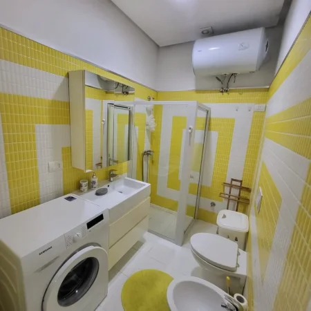 Tirane, jepet me qera apartament 2+1 Kati 2, 80 m² 700 € (Stadiumi Dinamo)