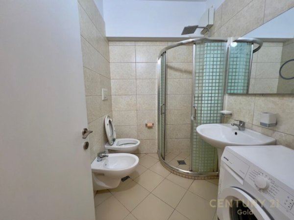 Tirane, jepet me qera 1+1+Ballkon Kati 1, 70 m² 500 € (rruga ulvi vehbiu)