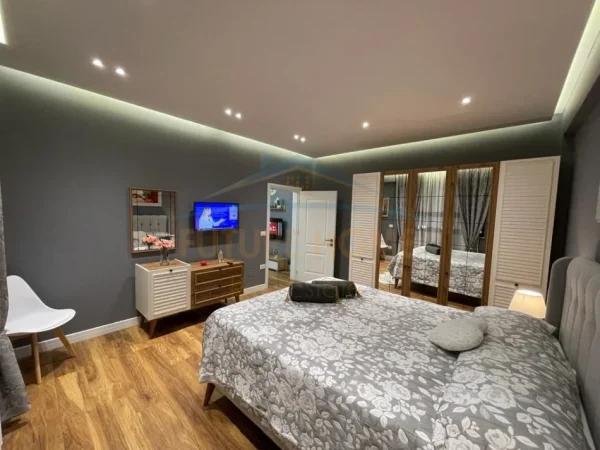 Tirane, jap me qera apartament 1+1 Kati 4, 75 m² 700 € (PETRO NINI)