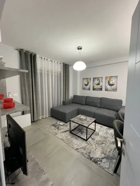 Tirane, jepet me qera apartament 1+1 Kati 4, 72 m² 500 € (rruga Peti)