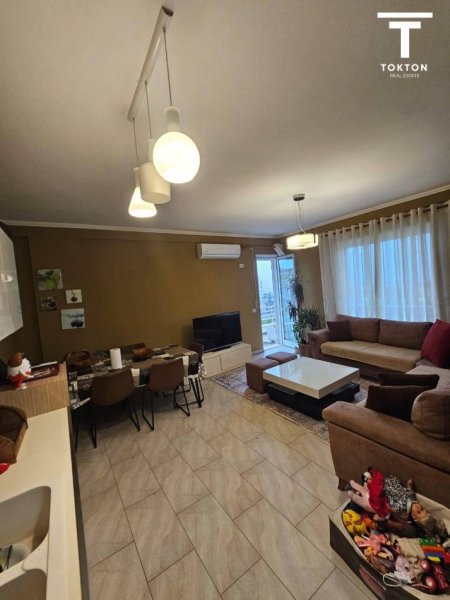 Tirane, shitet apartament 2+1+Ballkon Kati 2, 122 m² 146.400 € (Rruga e Dajtit) TT 954