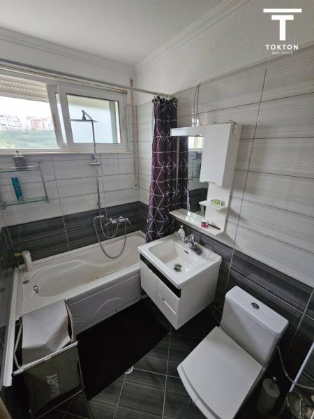 Tirane, shitet apartament 2+1+Ballkon Kati 2, 122 m² 146.400 € (Rruga e Dajtit) TT 954