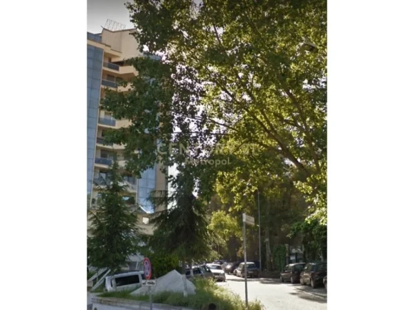 Tirane, jepet me qera ambjent biznesi Kati 0, 90 m² 1.350 € (elbasanit)