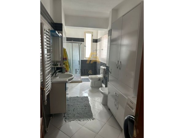 Vlore, shitet apartament 2+1 Kati 2, 120 m² 132.500 € (Albano dhe Romina)