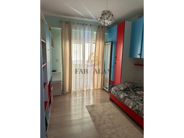 Vlore, shitet apartament 2+1 Kati 2, 120 m² 132.500 € (Albano dhe Romina)
