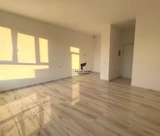 Tirane, jepet me qera ambjent biznesi Kati 3, 120 m² 800 € (BLLOKU)