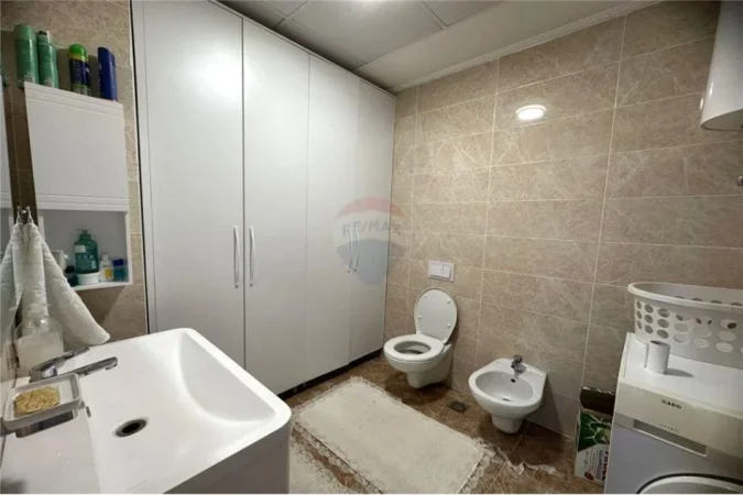 Tirane, jepet me qera apartament 2+1 Kati 4, 121 m² 800 € (21 dhjetori)