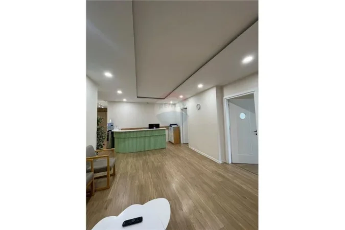 Tirane, jepet me qera Kati 2, 180 m² 1.850 € (Rrugae Kavajes)