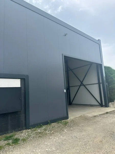 Tirane, jepet me qera magazine Kati 0, 200 m² 600 € (Autostrada Tr-Dr)