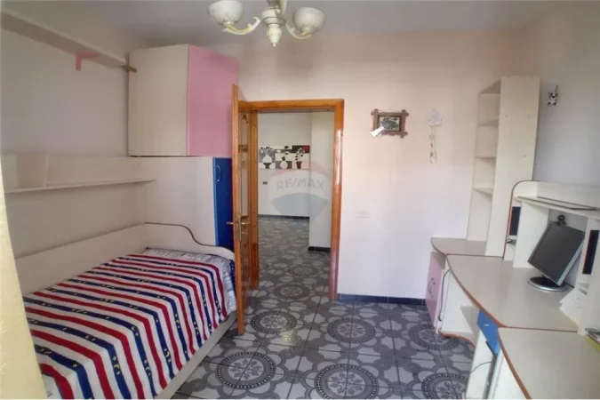 Tirane, jepet me qera apartament 2+1+Ballkon Kati 5, 100 m² 480 € (Shkolla e baletit)