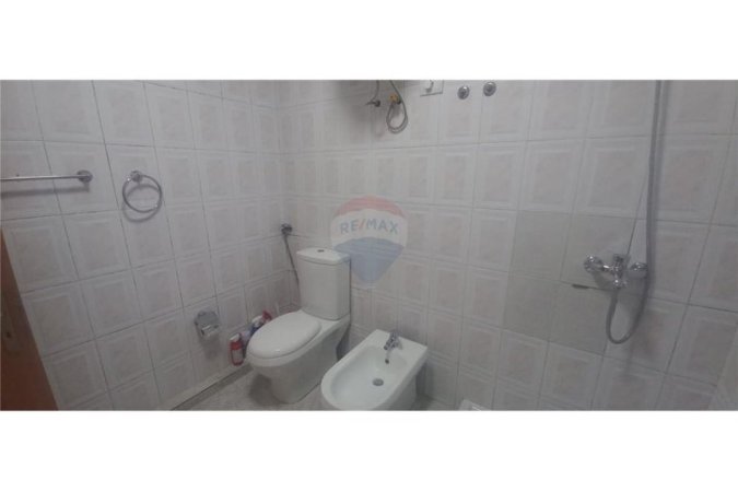 Tirane, jepet me qera apartament 2+1+Ballkon Kati 5, 100 m² 480 € (Shkolla e baletit)