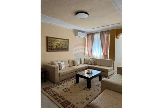 Tirane, jepet me qera 2+1+Ballkon Kati 3, 100 m² 600 € (Don Bosko)