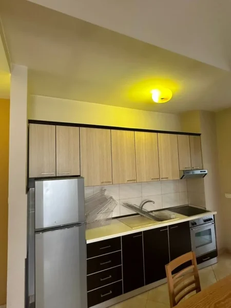 Tirane, jepet me qera apartament 1+1 Kati 7, 68 m² 400 € (RRuga Loni Ligori)