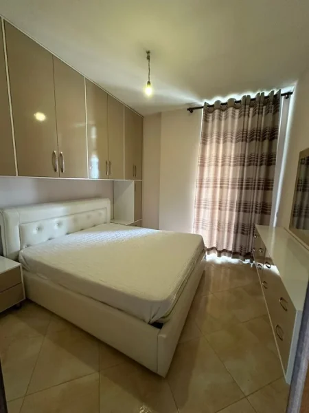 Tirane, jepet me qera apartament 1+1 Kati 7, 68 m² 400 € (RRuga Loni Ligori)