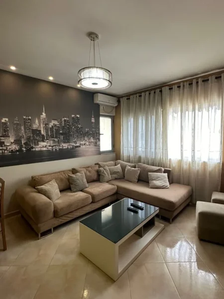 Tirane, jepet me qera apartament 1+1 Kati 7, 68 m² 400 € (RRuga Loni Ligori)