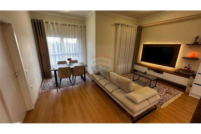 Tirane, shitet 1+1+Ballkon Kati 5, 64 m² 95.000 € (Mangalem)