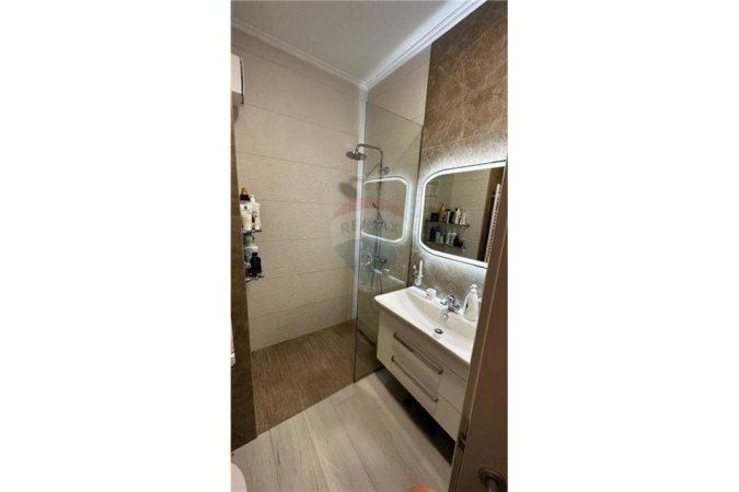 Tirane, shitet 1+1+Ballkon Kati 5, 64 m² 95.000 € (Mangalem)