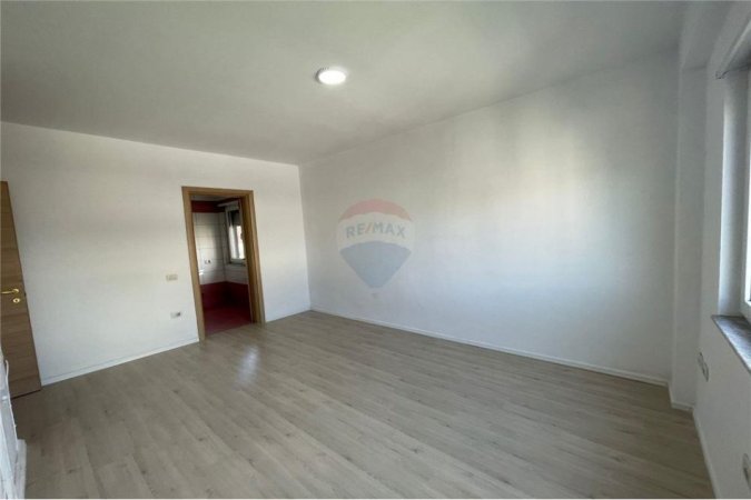 Tirane, shitet apartament 3+1+Ballkon Kati 6, 144 m² 235.000 € (Don Bosko)