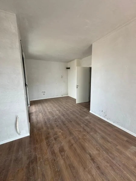 Tirane, shitet apartament 2+1 Kati 4, 106 m² 170.000 € (rruga xhanfize keko)