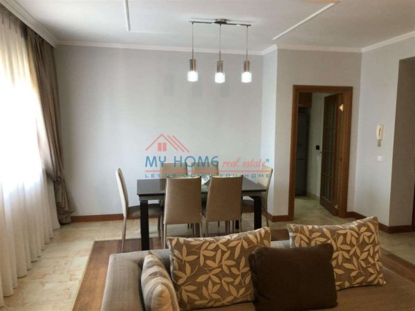 Tirane, jepet me qera apartament 3+1+Ballkon Kati 6, 150 m² 1.100 € (Taiwani)
