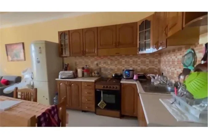 Tirane, jepet me qera apartament Kati 8, 78 m² 400 € 